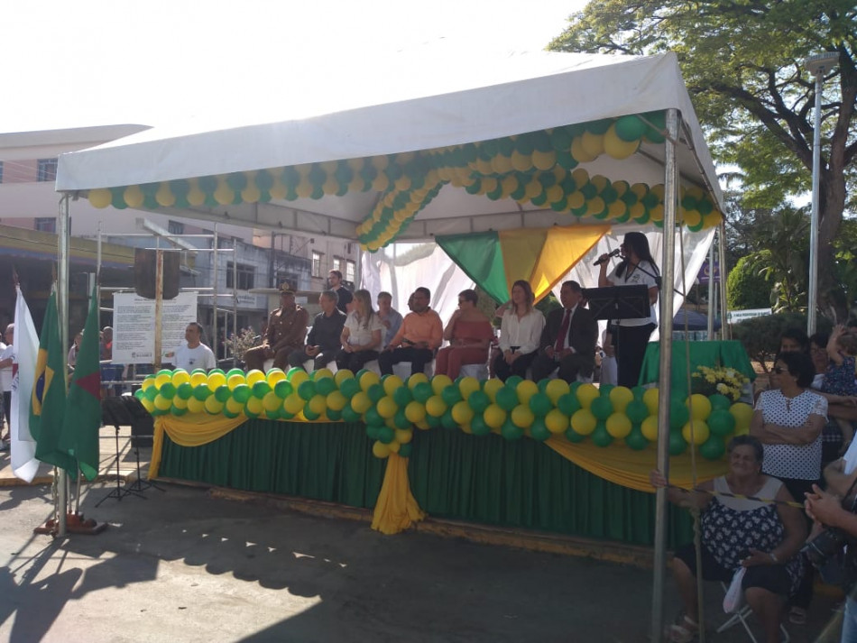Cerca de 4 mil pessoas, entre alunos e familiares, marcaram presença no evento.